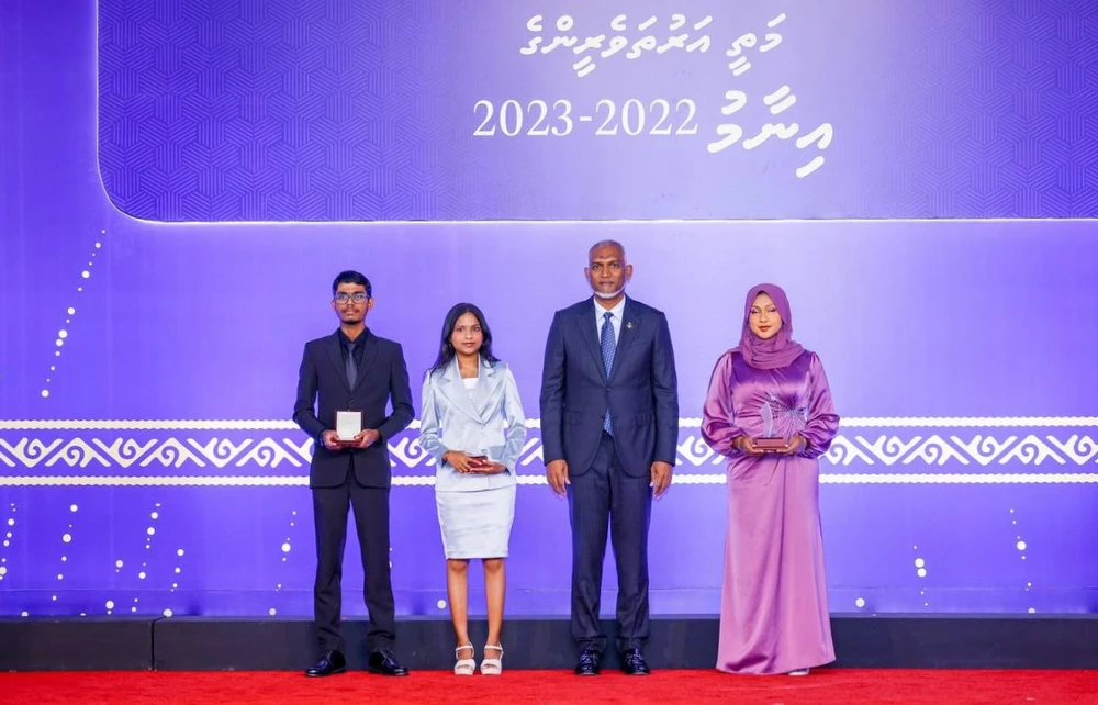 photo for ރައީސުލްޖުމްހޫރިއްޔާ، މަތީ އަރުތަވެރީންގެ އިނާމު 2022-2023 ޖަލްސާ ޝަރަފުވެރިކޮށްދެއްވައިފި